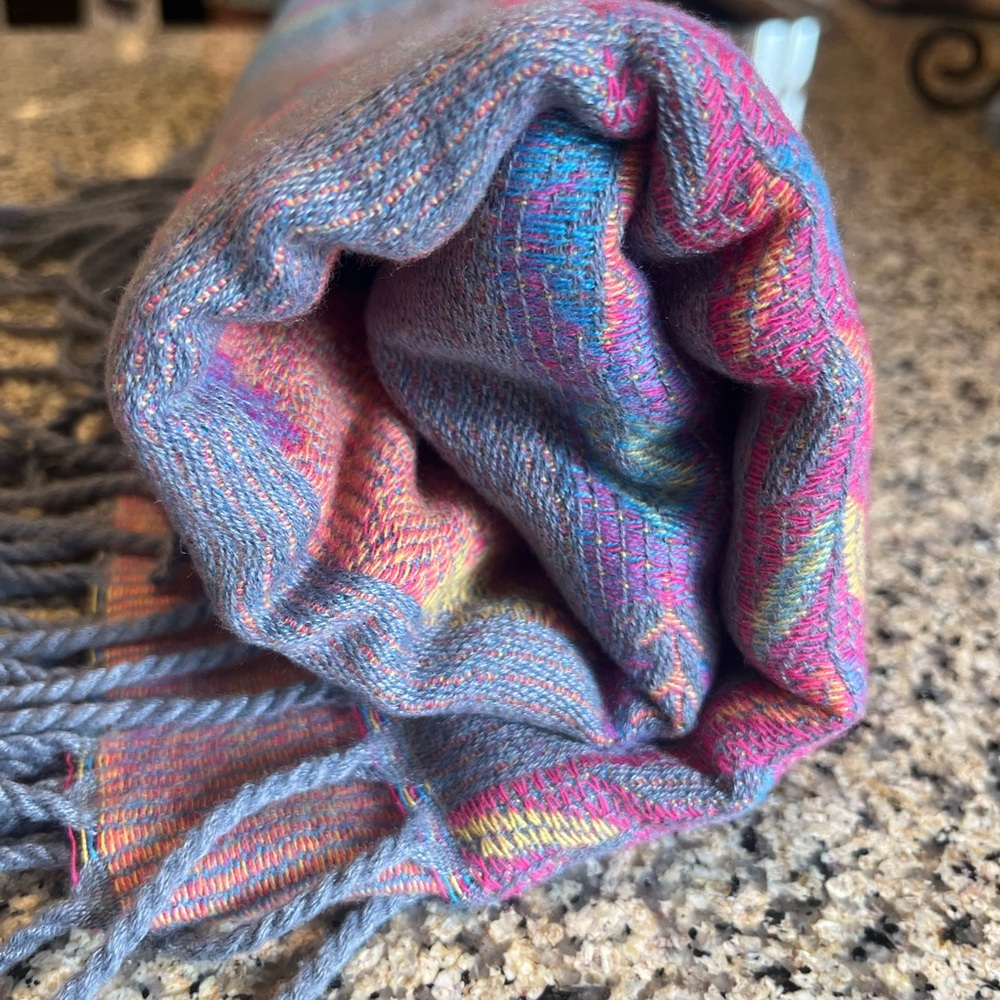 Colorful Leaf Patterned Scarf - Picture 3 of 4